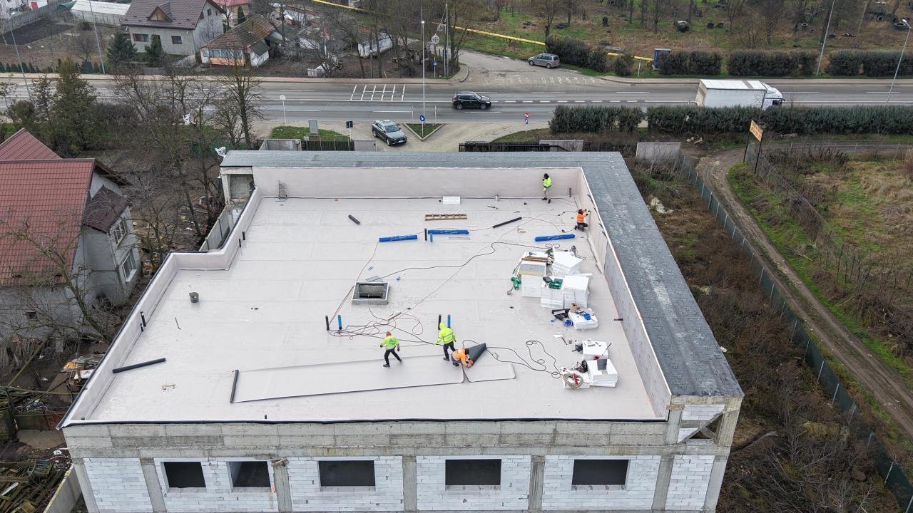 Vedere aeriană — terasă hidroizolată cu membrană PVC