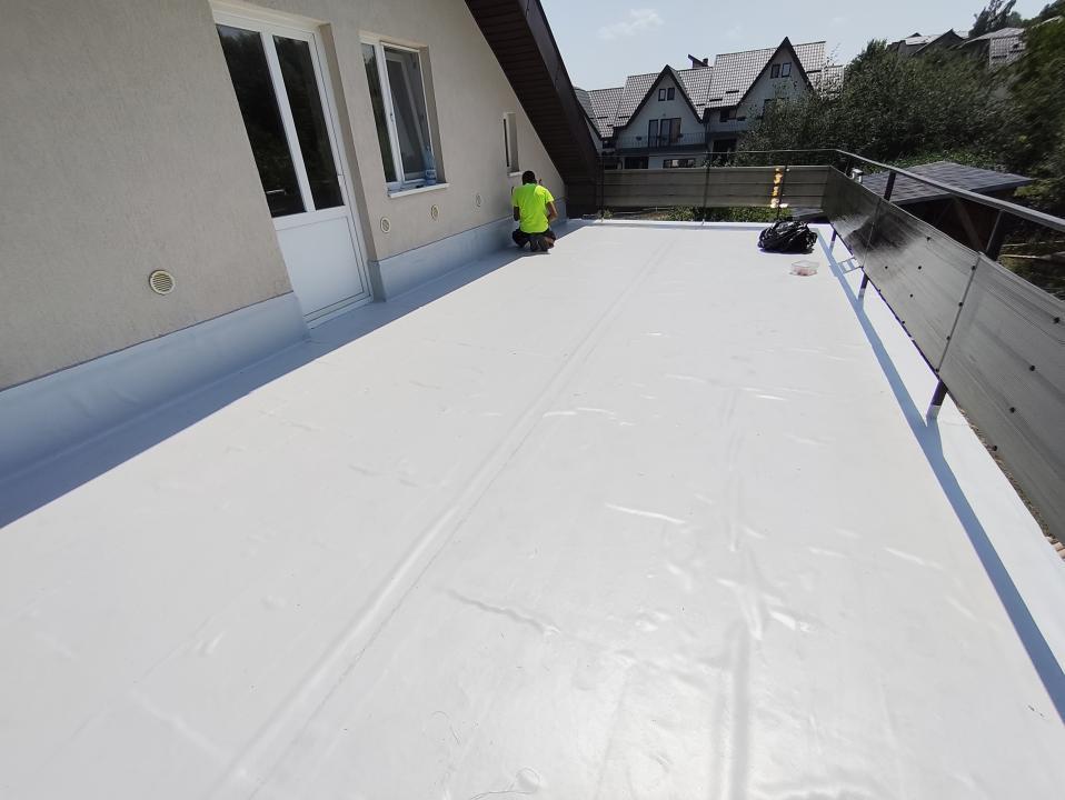 Terasă rezidențială hidroizolată cu membrană PVC